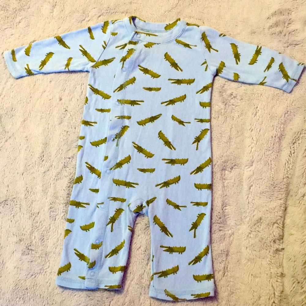 Baby 8 alligator full button long sleeve suit